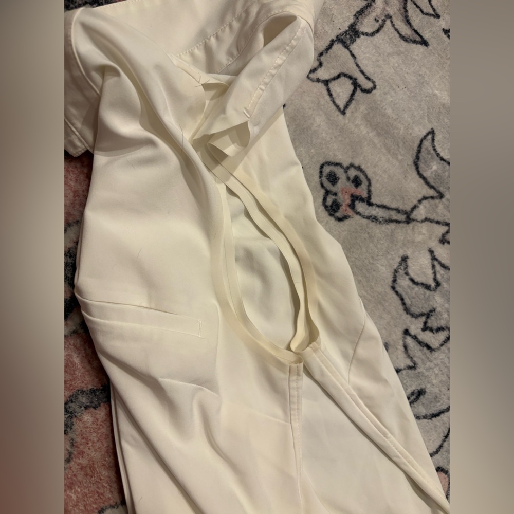 Athleta Sleeveless Ivory Button Down Blouse, size XS - Picture 7 of 7